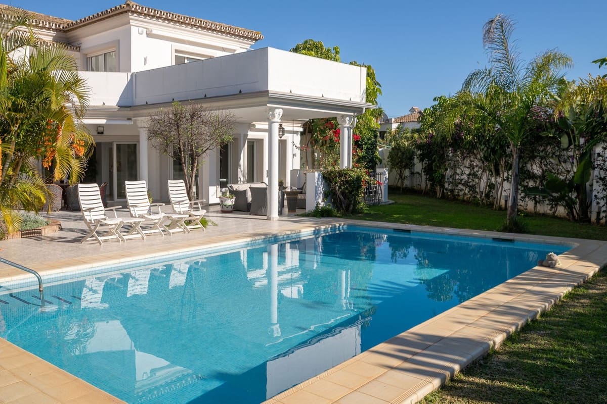 5 bedroom Villa for sale in Marbella with pool garage - € 2,500,000 (Ref: 9491709)