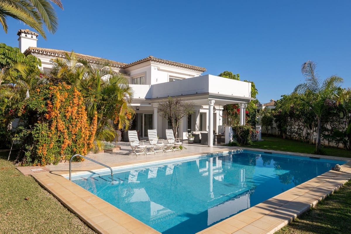 5 bedroom Villa for sale in Marbella with pool garage - € 2,500,000 (Ref: 9491709)