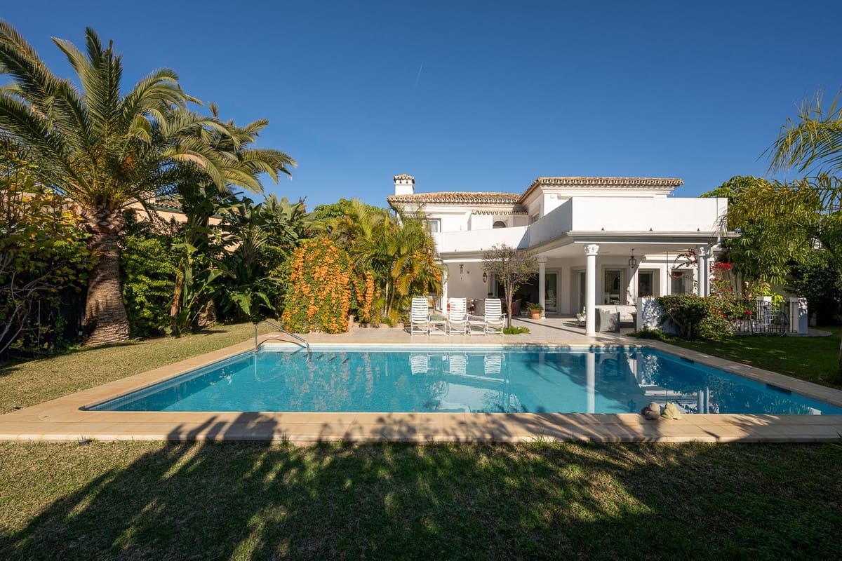 5 bedroom Villa for sale in Marbella with pool garage - € 2,500,000 (Ref: 9491709)