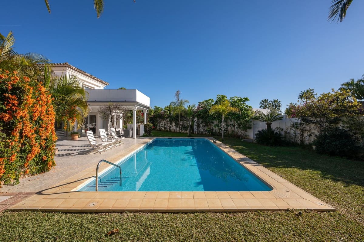 5 bedroom Villa for sale in Marbella with pool garage - € 2,500,000 (Ref: 9491709)