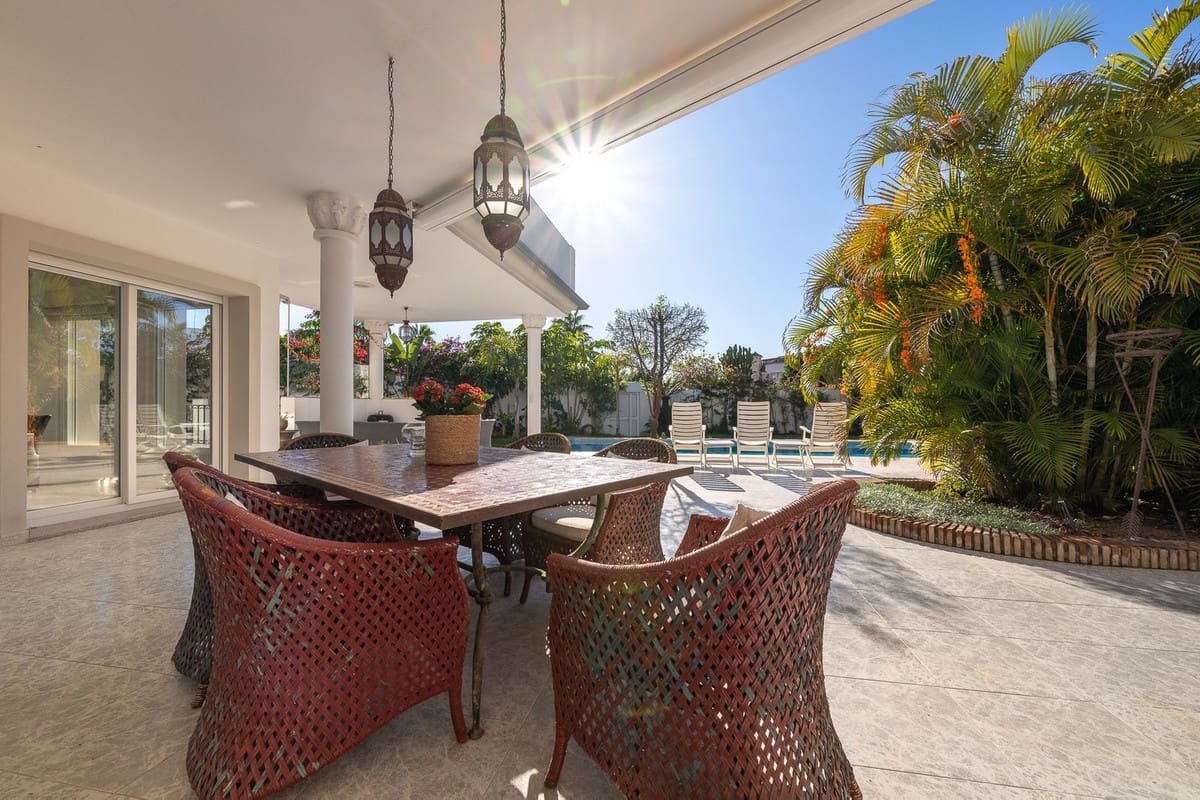 5 bedroom Villa for sale in Marbella with pool garage - € 2,500,000 (Ref: 9491709)