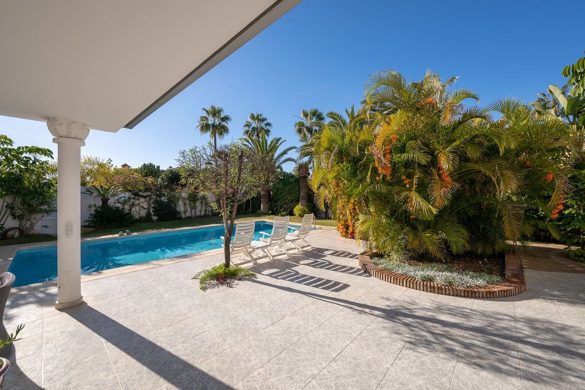 5 bedroom Villa for sale in Marbella with pool garage - € 2,500,000 (Ref: 9491709)