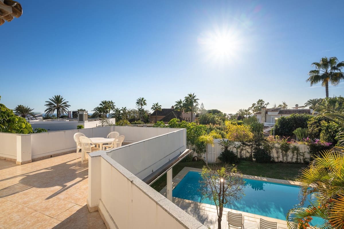5 bedroom Villa for sale in Marbella with pool garage - € 2,500,000 (Ref: 9491709)