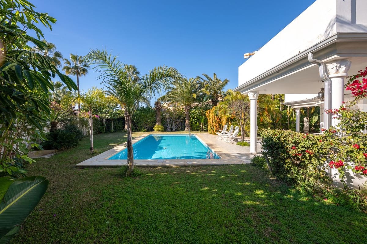 5 bedroom Villa for sale in Marbella with pool garage - € 2,500,000 (Ref: 9491709)