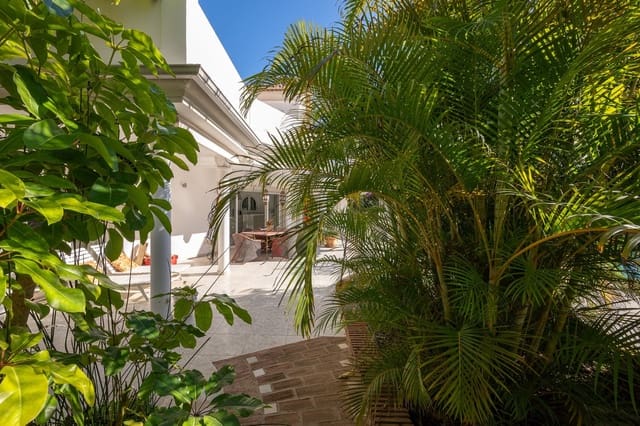 5 bedroom Villa for sale in Marbesa, Marbella with pool garage - € 2,500,000 (Ref: 9491709)