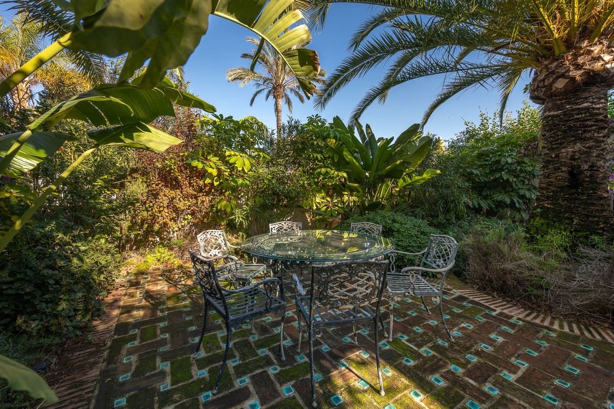 5 bedroom Villa for sale in Marbella with pool garage - € 2,500,000 (Ref: 9491709)