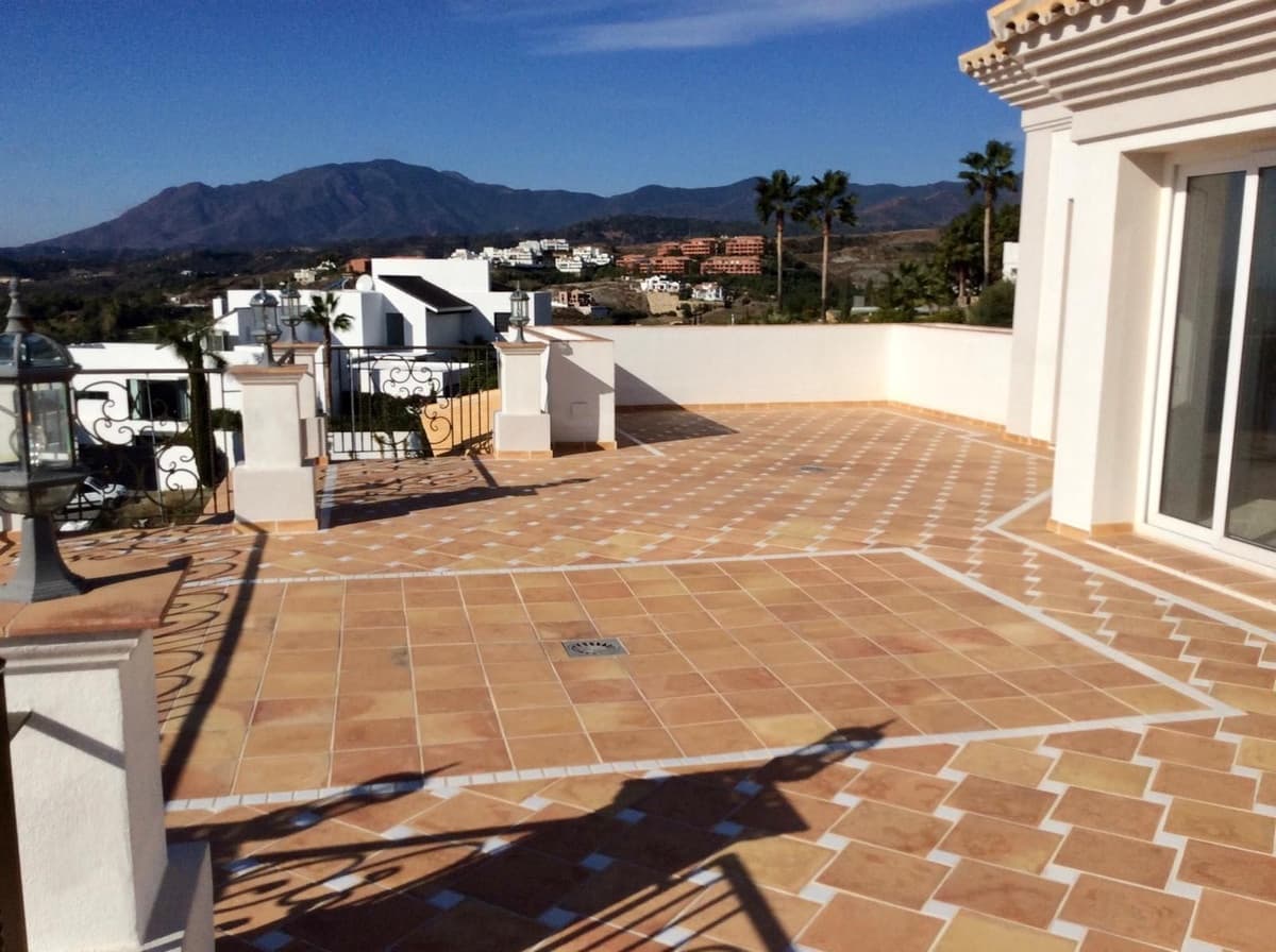 Chalet de 7 habitaciones en Estepona en venta con piscina garaje - 3.995.000 € (Ref: 9491710)