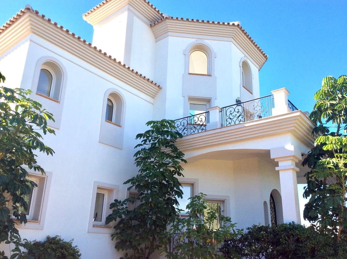 Chalet de 7 habitaciones en Estepona en venta con piscina garaje - 3.995.000 € (Ref: 9491710)