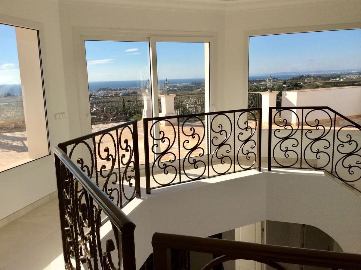 Chalet de 7 habitaciones en Estepona en venta con piscina garaje - 3.995.000 € (Ref: 9491710)