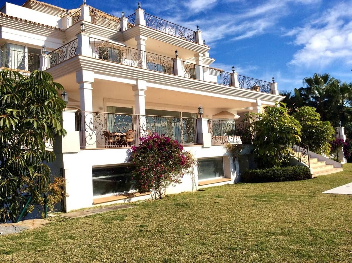 Chalet de 7 habitaciones en Estepona en venta con piscina garaje - 3.995.000 € (Ref: 9491710)