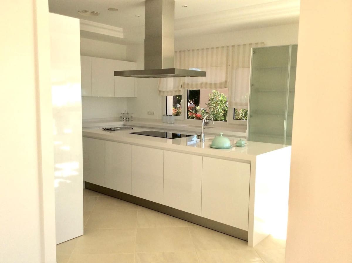 Chalet de 7 habitaciones en Estepona en venta con piscina garaje - 3.995.000 € (Ref: 9491710)