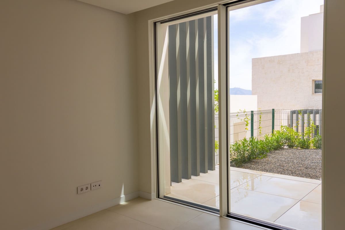 2 bedroom Flat for sale in Ojen with pool - € 960,000 (Ref: 9500242)