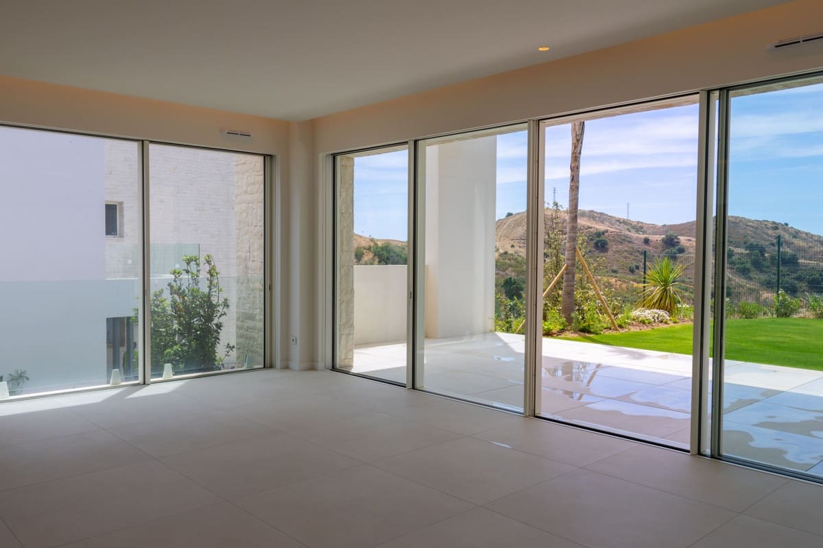 2 bedroom Flat for sale in Ojen with pool - € 960,000 (Ref: 9500242)