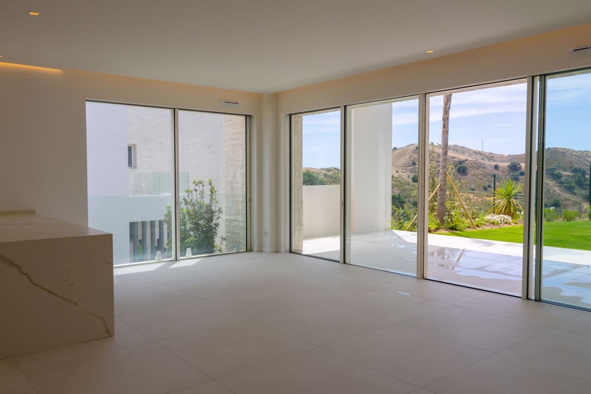 2 bedroom Flat for sale in Ojen with pool - € 960,000 (Ref: 9500242)