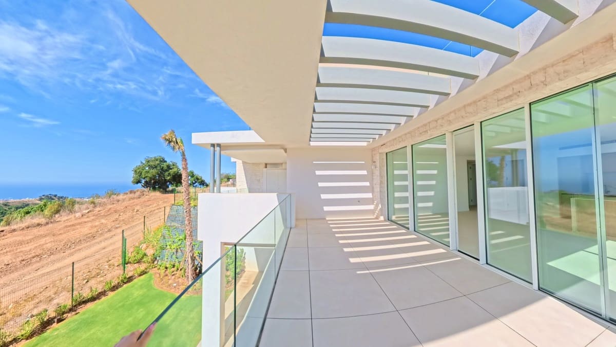 2 bedroom Flat for sale in Ojen with pool - € 960,000 (Ref: 9500242)