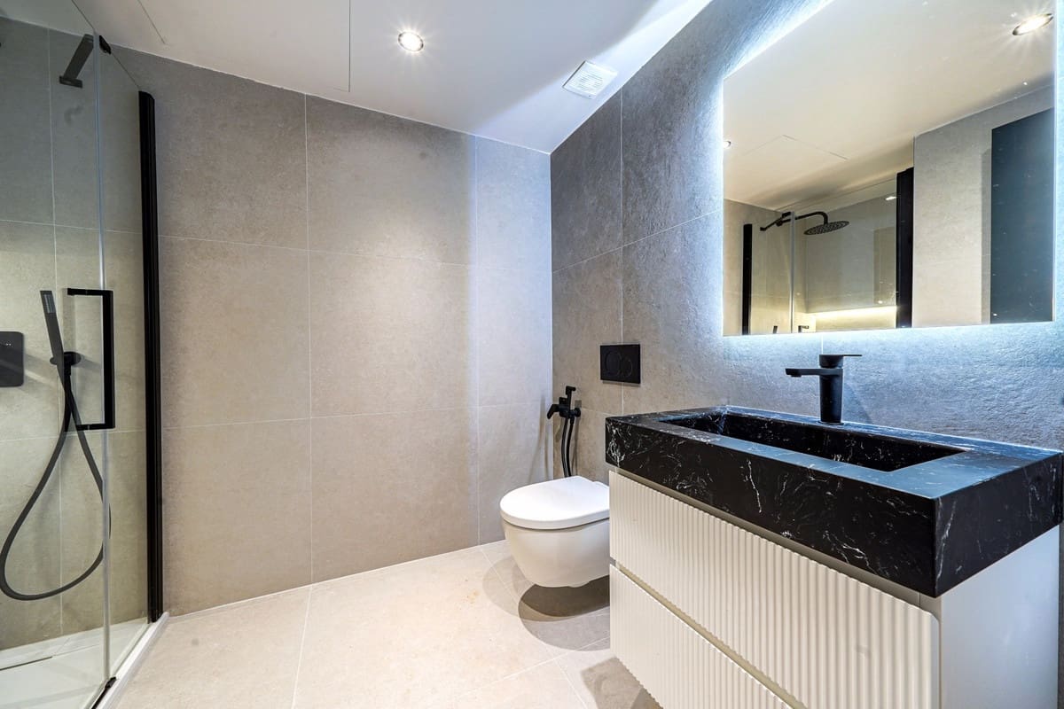 5 bedroom Villa for sale in Marbella with pool - € 3,150,000 (Ref: 9500243)