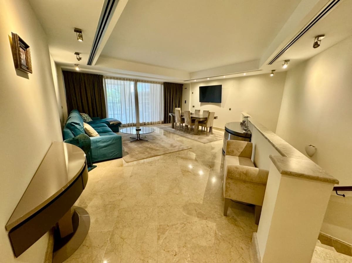 3 sypialnia Mieszkanie na sprzedaż w Marbella z basenem garażem - 1 450 000 € (Ref: 9500245)