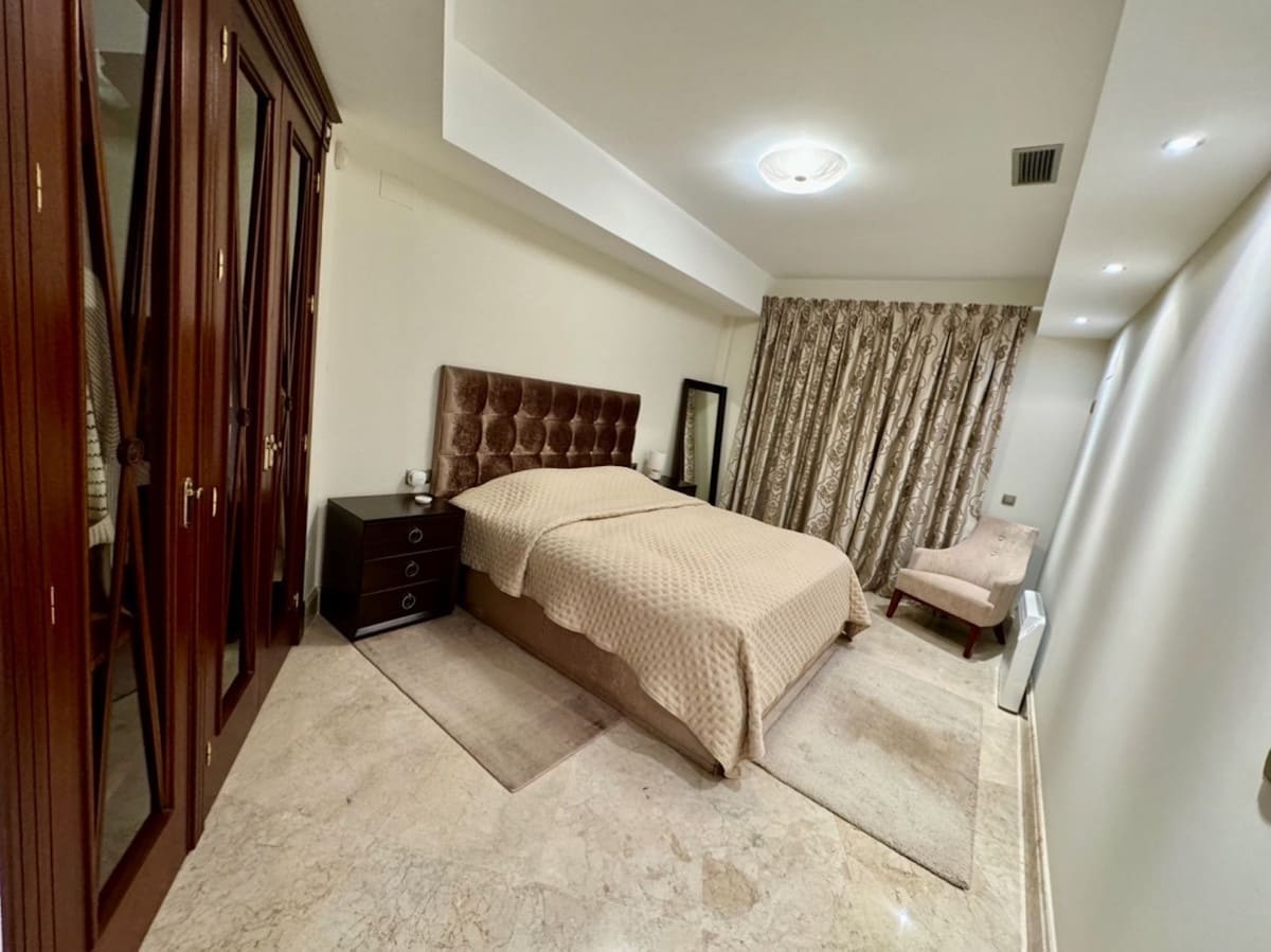 3 sypialnia Mieszkanie na sprzedaż w Marbella z basenem garażem - 1 450 000 € (Ref: 9500245)