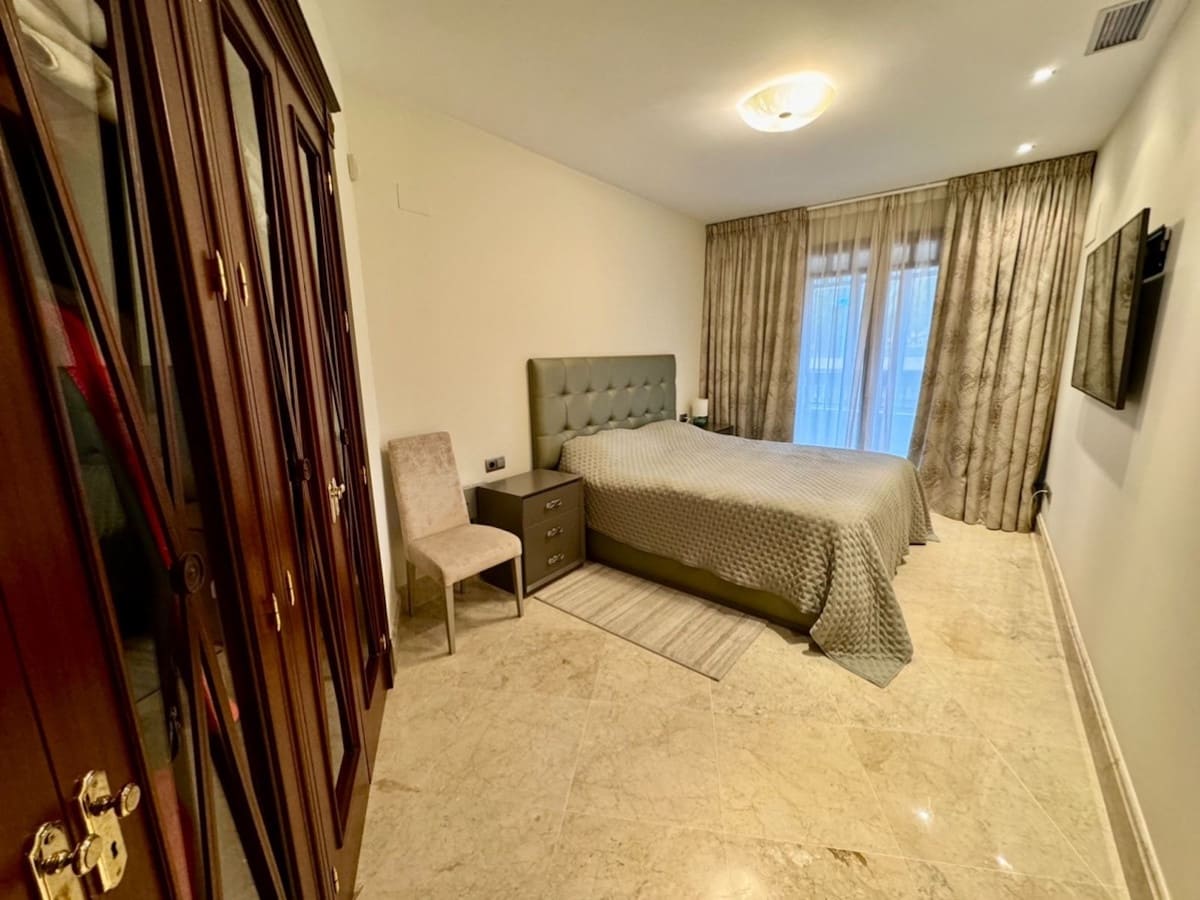 3 sypialnia Mieszkanie na sprzedaż w Marbella z basenem garażem - 1 450 000 € (Ref: 9500245)