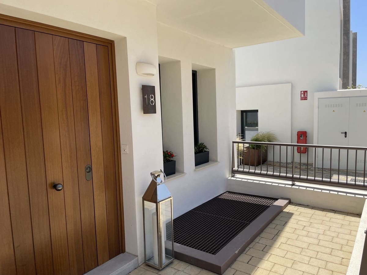 3 soveværelse Villa til salg i Marbella med swimmingpool garage - € 1.650.000 (Ref: 9500250)