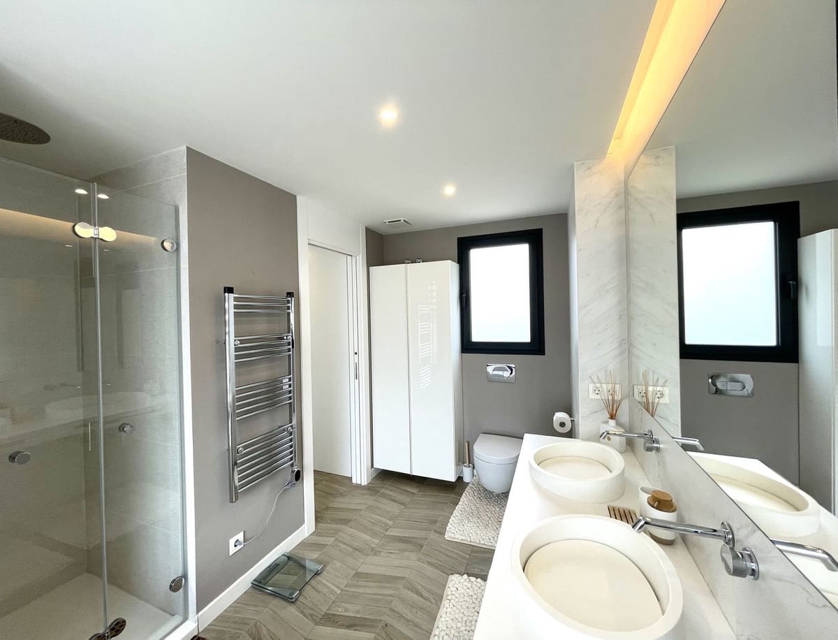 3 soveværelse Villa til salg i Marbella med swimmingpool garage - € 1.650.000 (Ref: 9500250)