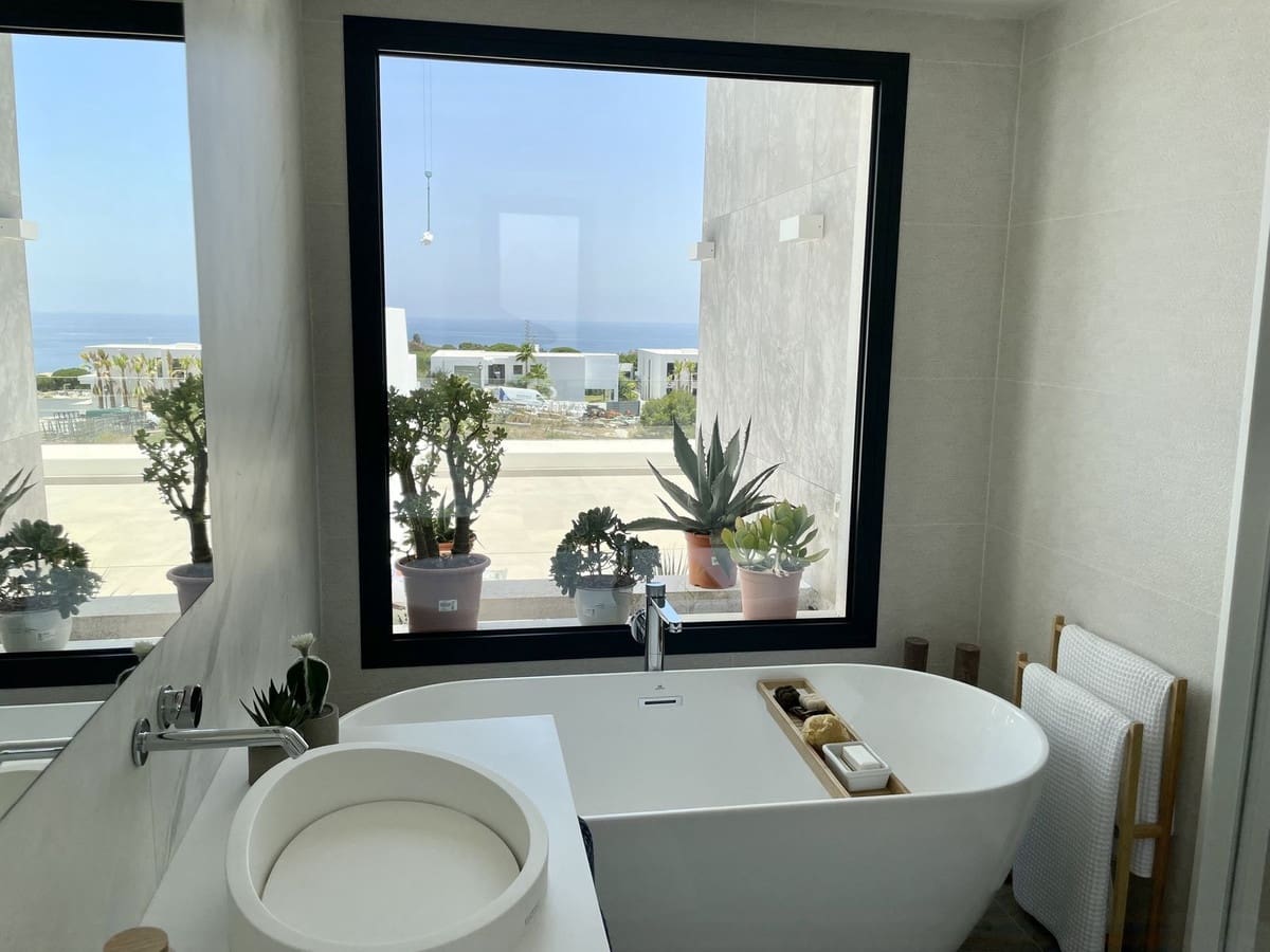 3 soveværelse Villa til salg i Marbella med swimmingpool garage - € 1.650.000 (Ref: 9500250)