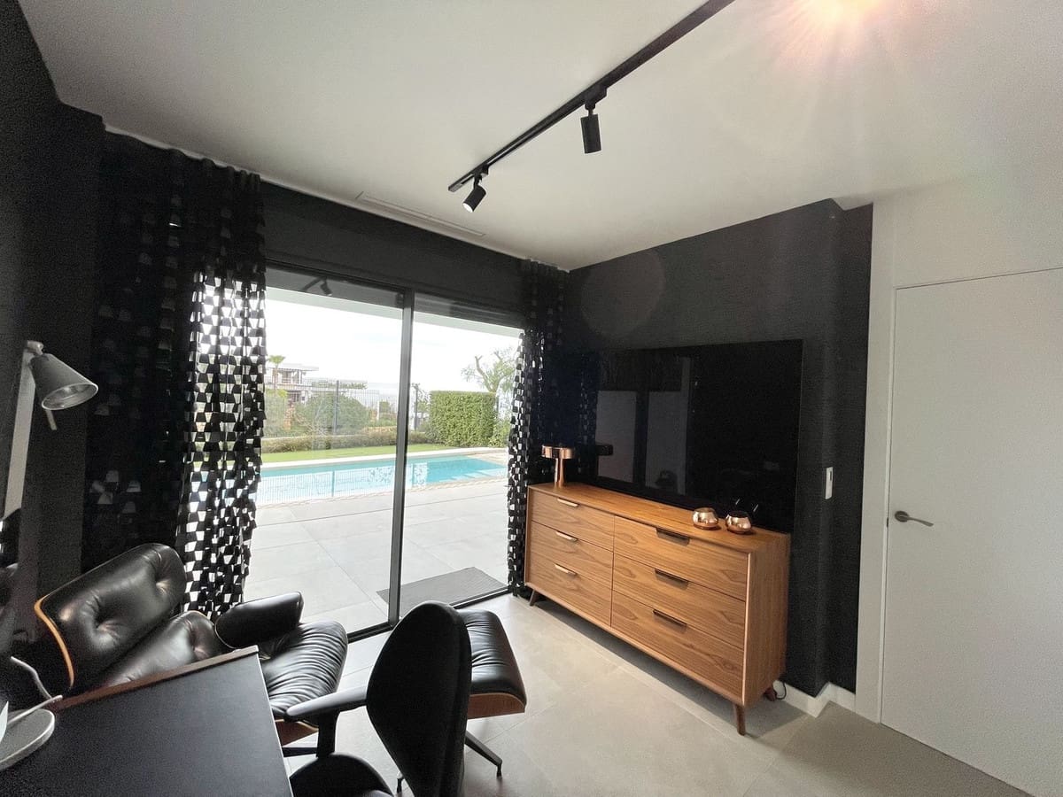 3 soveværelse Villa til salg i Marbella med swimmingpool garage - € 1.650.000 (Ref: 9500250)