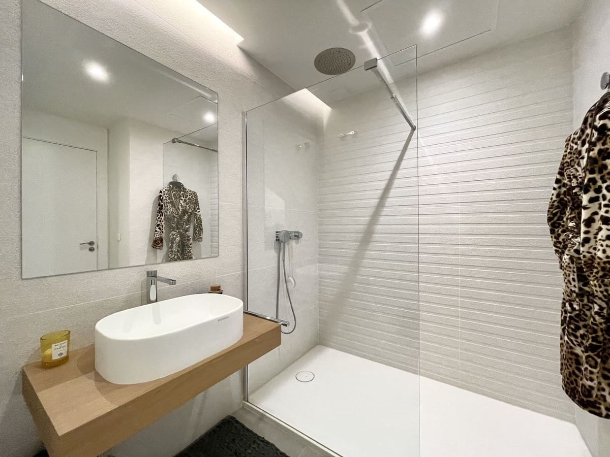 3 soveværelse Villa til salg i Marbella med swimmingpool garage - € 1.650.000 (Ref: 9500250)