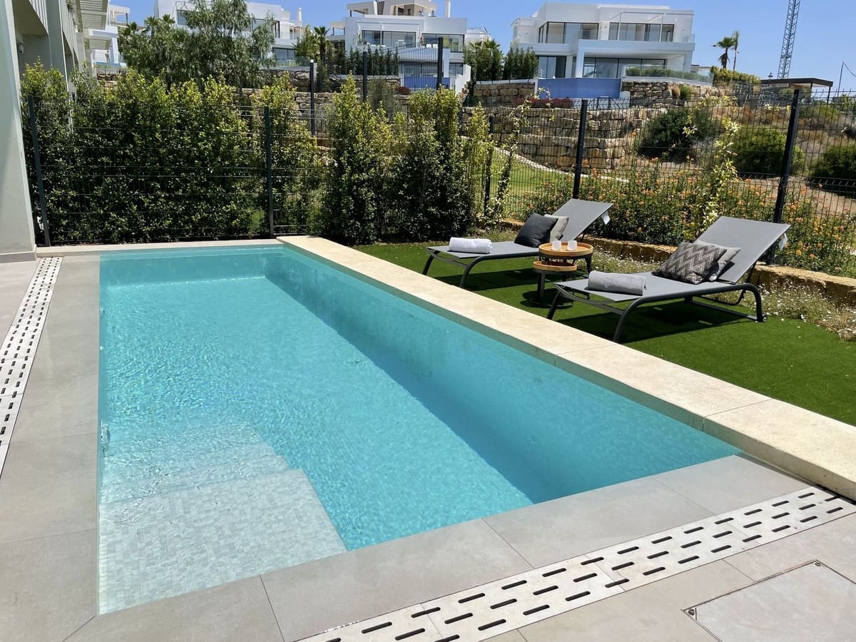 3 soveværelse Villa til salg i Marbella med swimmingpool garage - € 1.650.000 (Ref: 9500250)