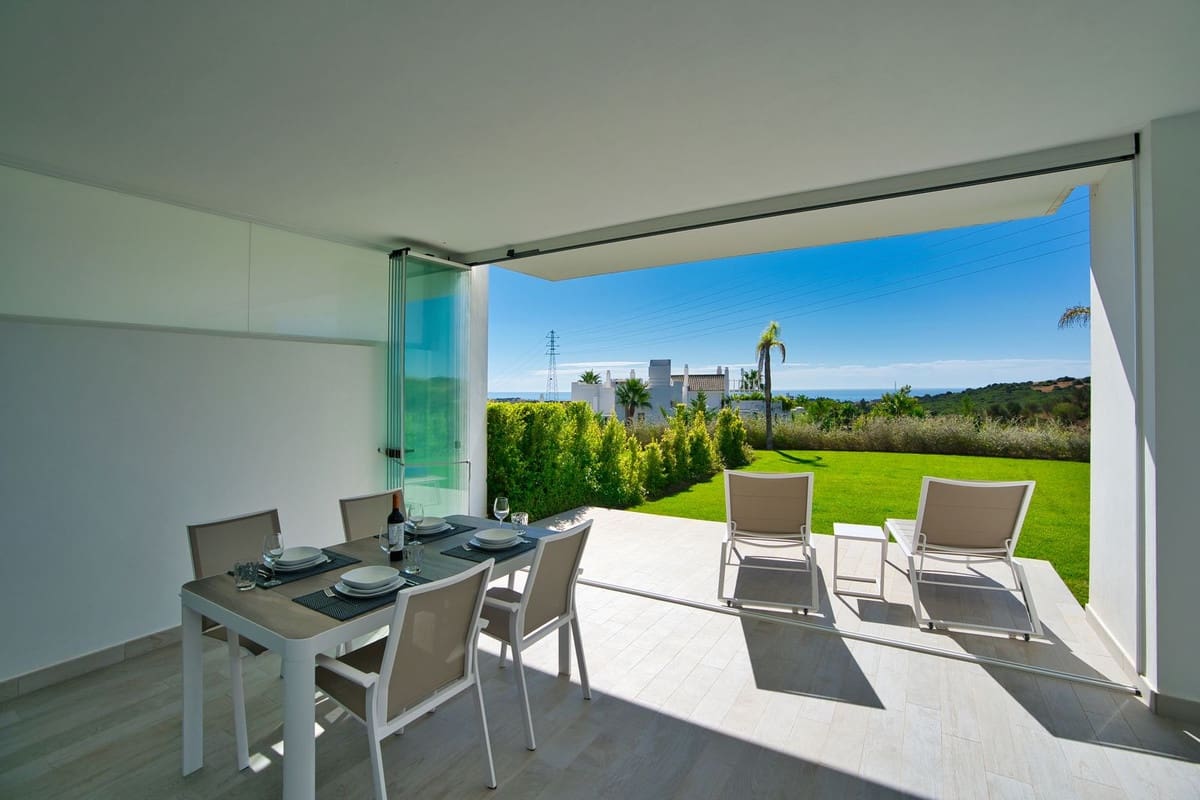 2 bedroom Flat for sale in Estepona with pool garage - € 559,000 (Ref: 9500251)