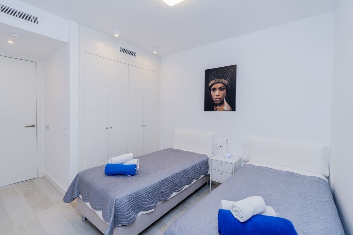 2 bedroom Flat for sale in Estepona with pool garage - € 559,000 (Ref: 9500251)