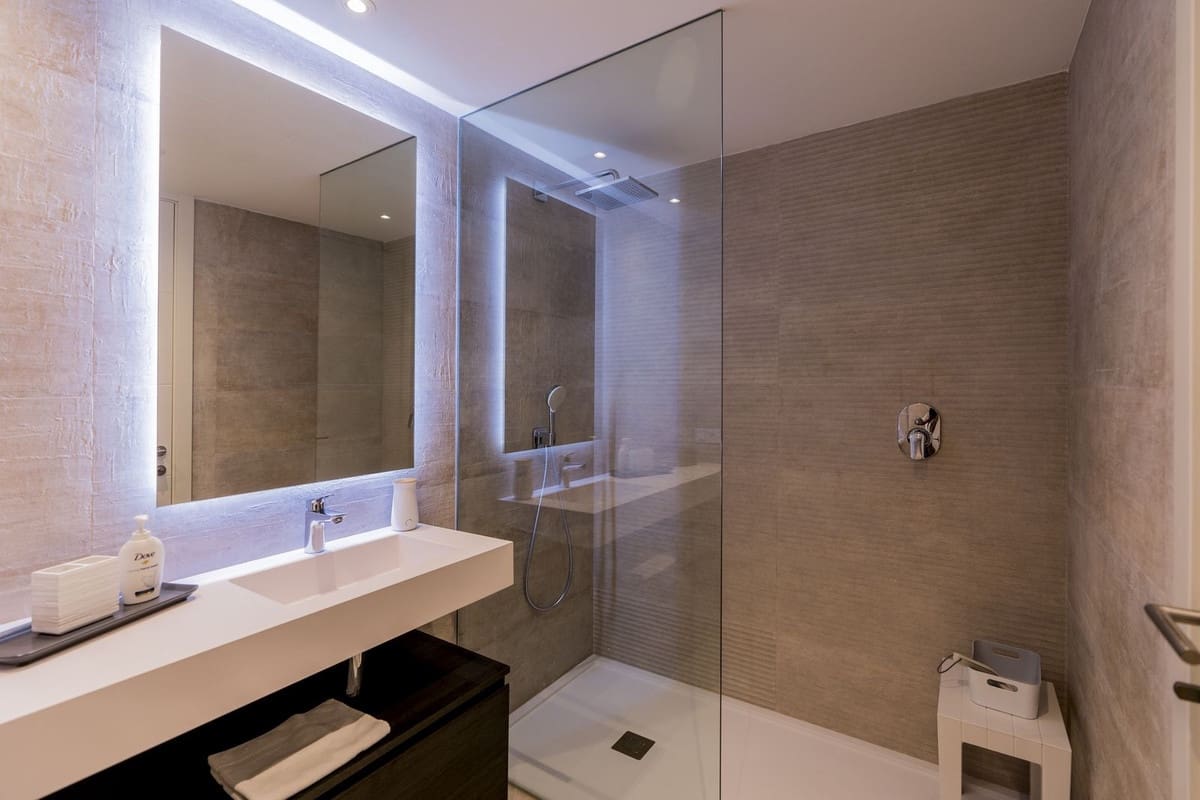 2 bedroom Flat for sale in Estepona with pool garage - € 559,000 (Ref: 9500251)