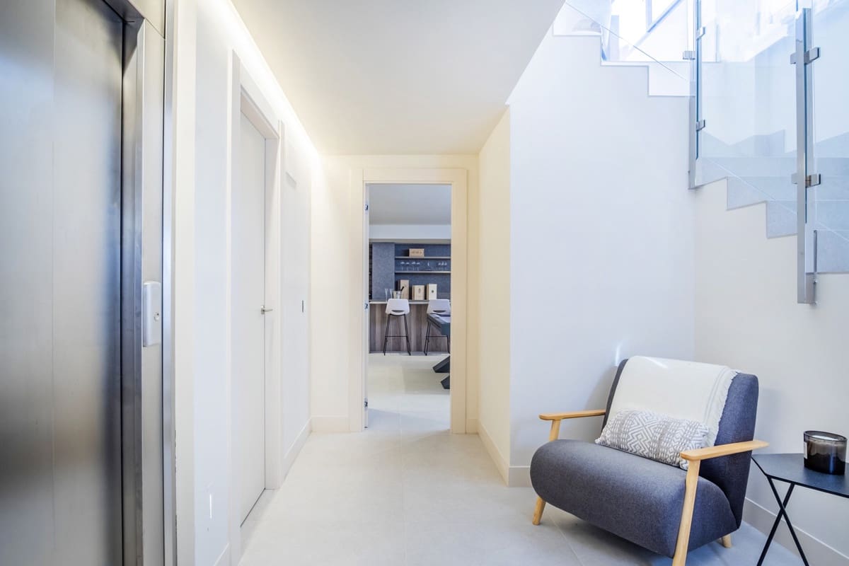 4 soveværelse Villa til salg i New Golden Mile med swimmingpool garage - € 4.500.000 (Ref: 9500252)