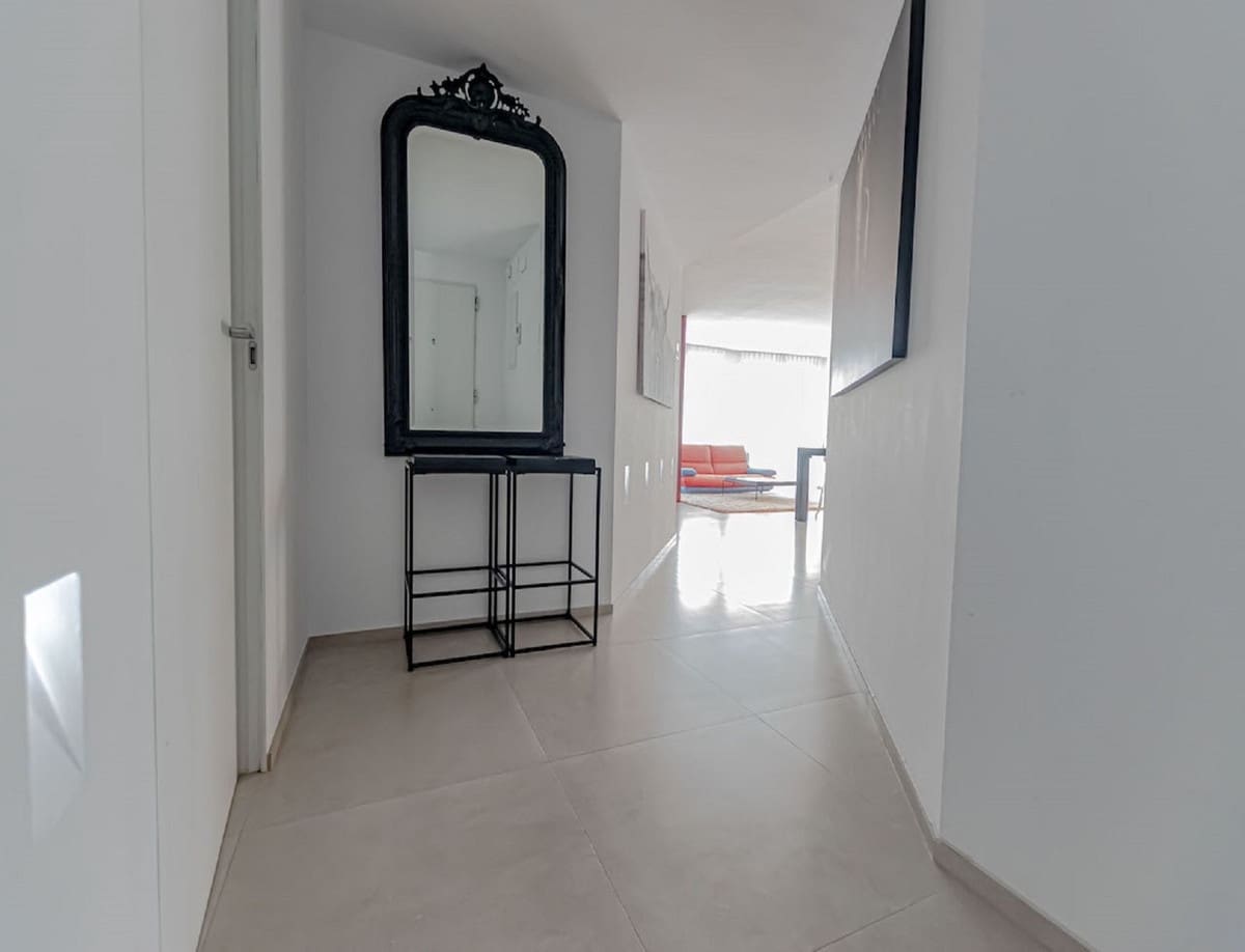 2 bedroom Flat for sale in Marbella with garage - € 599,000 (Ref: 9500255)