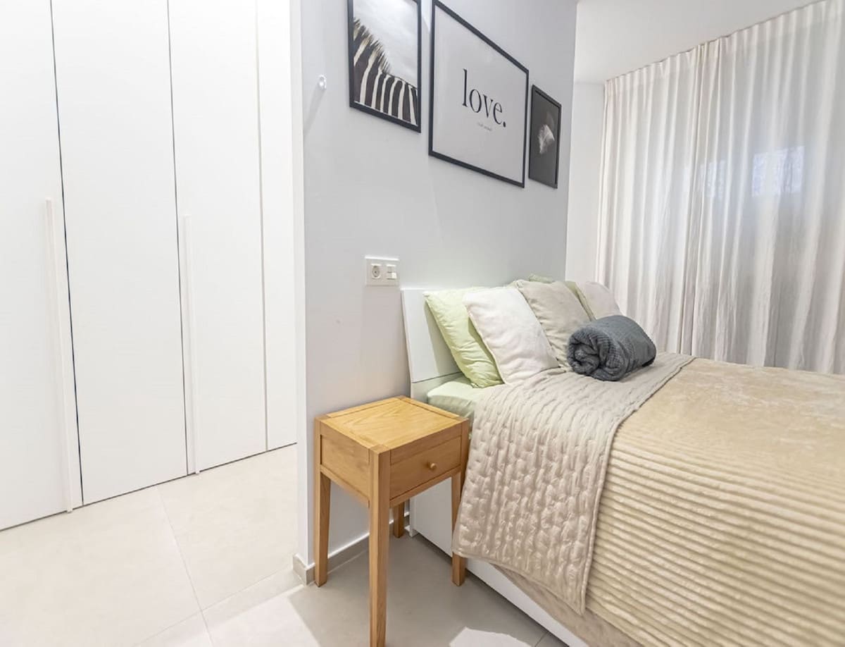 2 bedroom Flat for sale in Marbella with garage - € 599,000 (Ref: 9500255)