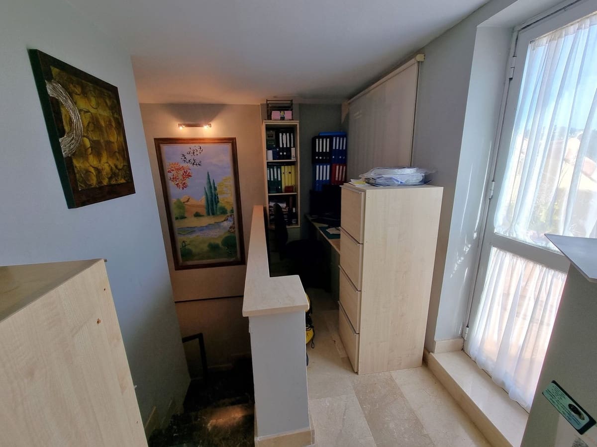 3 soverom Leilighet til salgs i Estepona med svømmebasseng garasje - € 630 000 (Ref: 9500256)