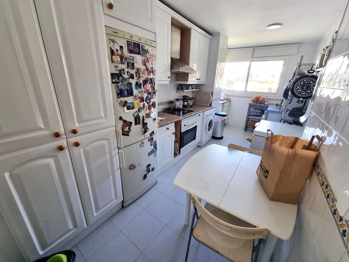 3 soverom Leilighet til salgs i Estepona med svømmebasseng garasje - € 630 000 (Ref: 9500256)