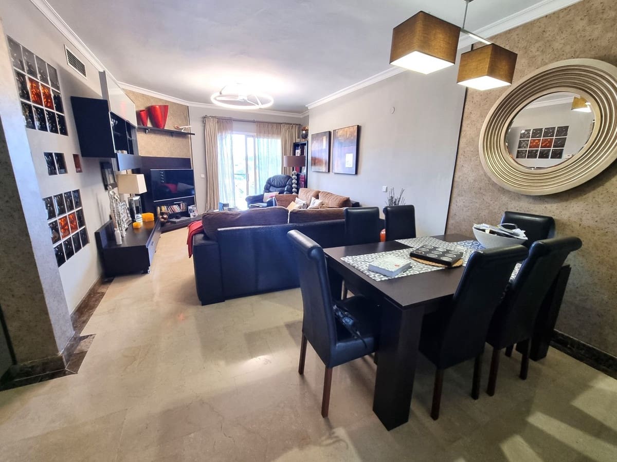 3 soverom Leilighet til salgs i Estepona med svømmebasseng garasje - € 630 000 (Ref: 9500256)