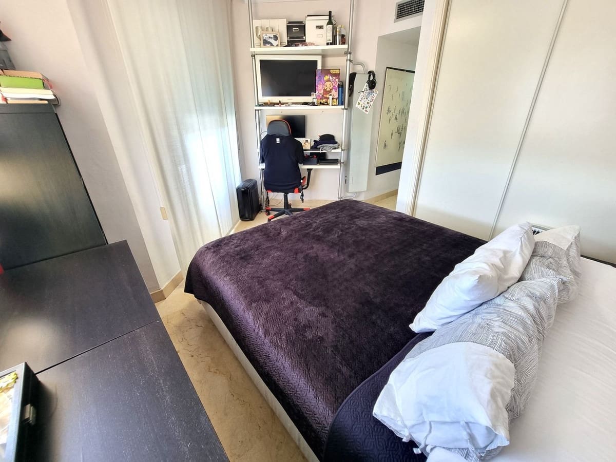 3 soverom Leilighet til salgs i Estepona med svømmebasseng garasje - € 630 000 (Ref: 9500256)