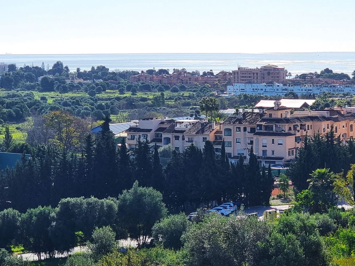 3 soverom Leilighet til salgs i Estepona med svømmebasseng garasje - € 630 000 (Ref: 9500256)