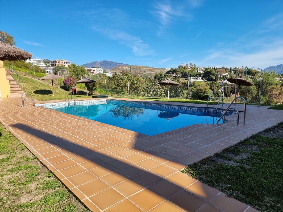 3 soverom Leilighet til salgs i Estepona med svømmebasseng garasje - € 630 000 (Ref: 9500256)