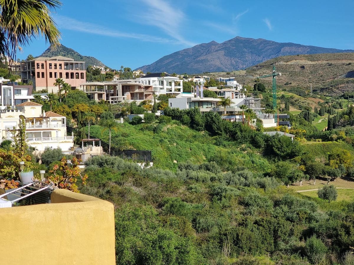 3 soverom Leilighet til salgs i Estepona med svømmebasseng garasje - € 630 000 (Ref: 9500256)