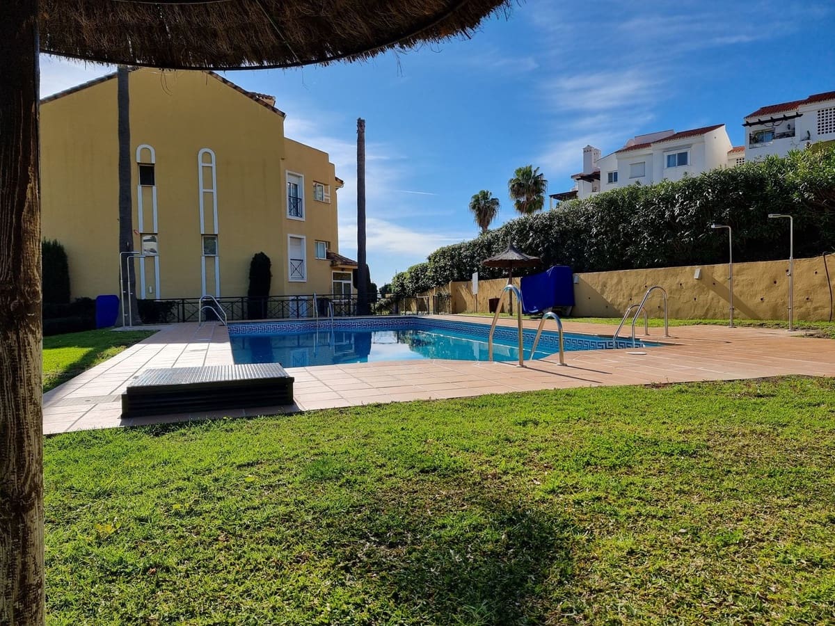 3 soverom Leilighet til salgs i Estepona med svømmebasseng garasje - € 630 000 (Ref: 9500256)