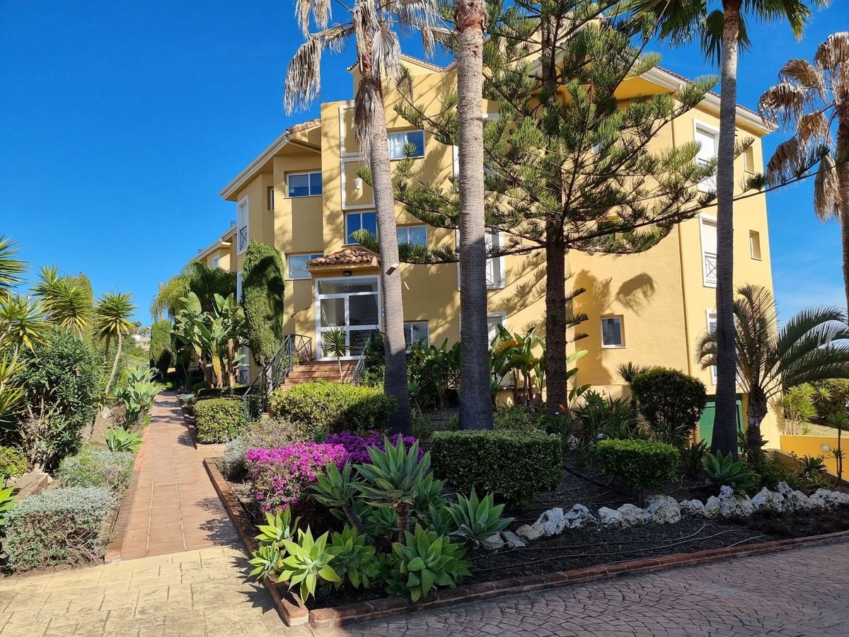 3 soverom Leilighet til salgs i Estepona med svømmebasseng garasje - € 630 000 (Ref: 9500256)