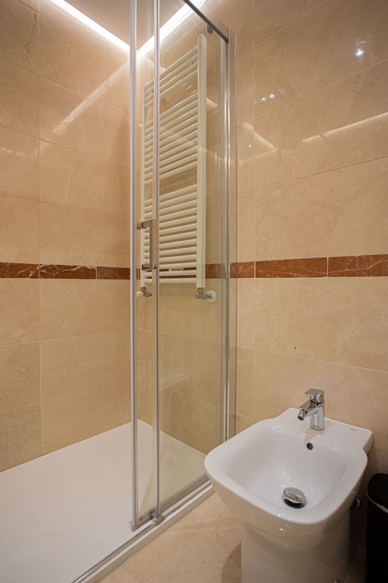 3 makuuhuone Asunto myytävänä paikassa Marbella mukana uima-altaan - 655 000 € (Ref: 9500668)