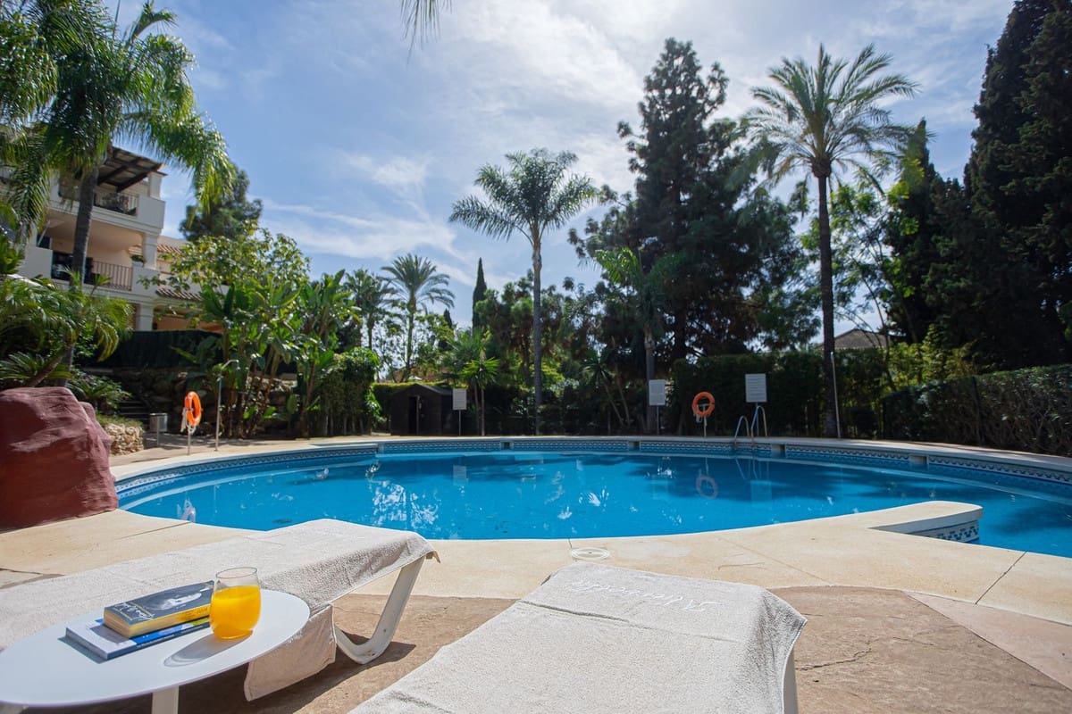 3 makuuhuone Asunto myytävänä paikassa Marbella mukana uima-altaan - 655 000 € (Ref: 9500668)