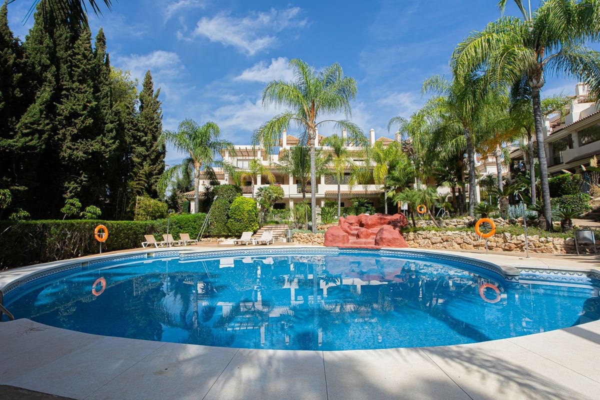 3 makuuhuone Asunto myytävänä paikassa Marbella mukana uima-altaan - 655 000 € (Ref: 9500668)