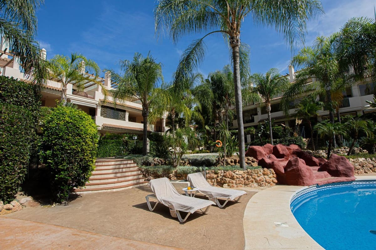 3 makuuhuone Asunto myytävänä paikassa Marbella mukana uima-altaan - 655 000 € (Ref: 9500668)