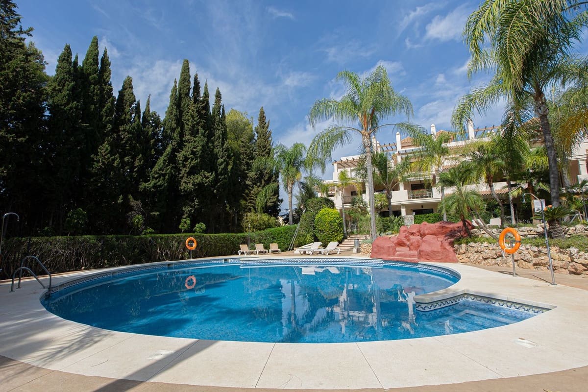 3 makuuhuone Asunto myytävänä paikassa Marbella mukana uima-altaan - 655 000 € (Ref: 9500668)