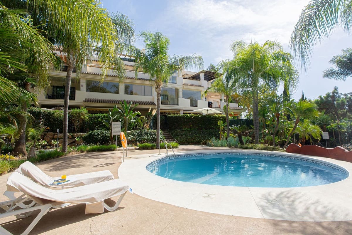 3 makuuhuone Asunto myytävänä paikassa Marbella mukana uima-altaan - 655 000 € (Ref: 9500668)